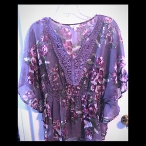 🍁3/$25🍁 Candies flutter sleeve embroidered top